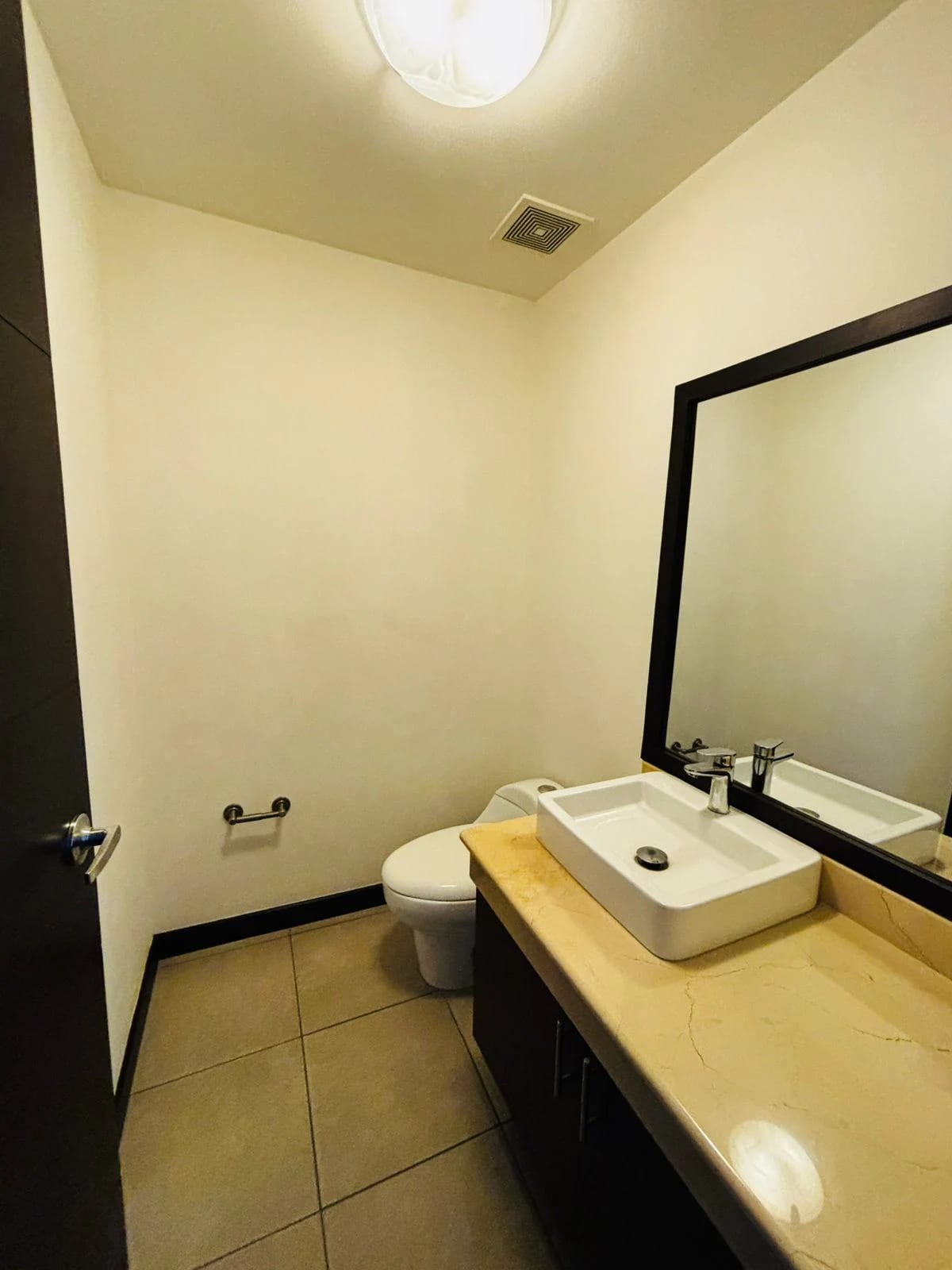 Amplio apartamento de 3 dormitorios en Zona 14, cercano a La Noria — Apartamento en Alquiler en Zona 14, Guatemala, Ciudad — foto 11 de 12