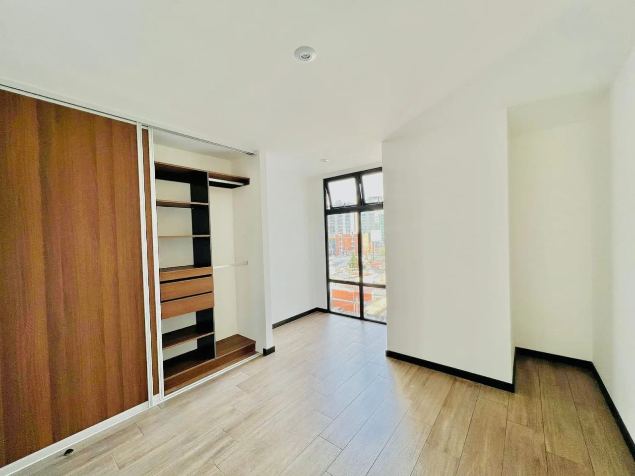 Ideal para inversión Airbnb, apartamento en venta en Zona 10 — Apartamento en Venta en Zona 10, Guatemala, Ciudad — foto 1 de 15