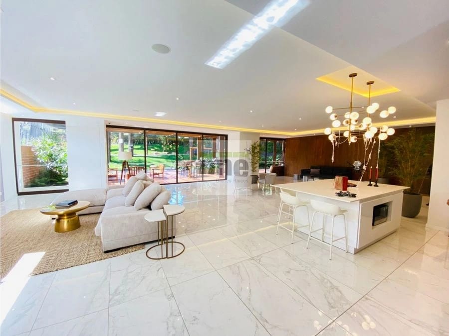 Exclusivo Apartamento en el Corazón de Zona 10 — Apartamento en Alquiler en Zona 10, Guatemala, Ciudad — foto 3 de 13