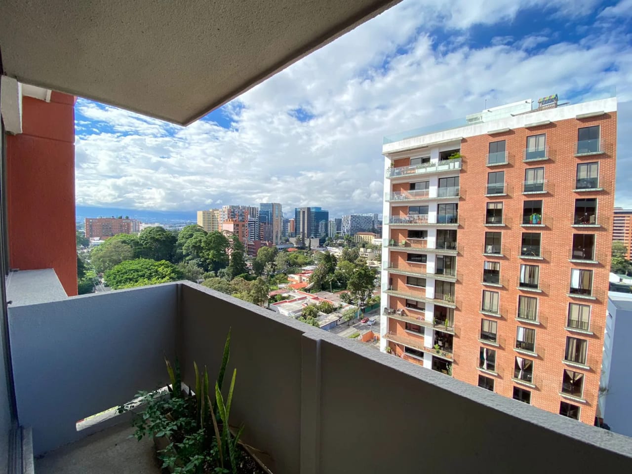 Alquiler Apartamento Amueblado Zona 10 – Excelente Ubicación — Apartamento en Alquiler en Zona 10, Guatemala, Ciudad — foto 1 de 14