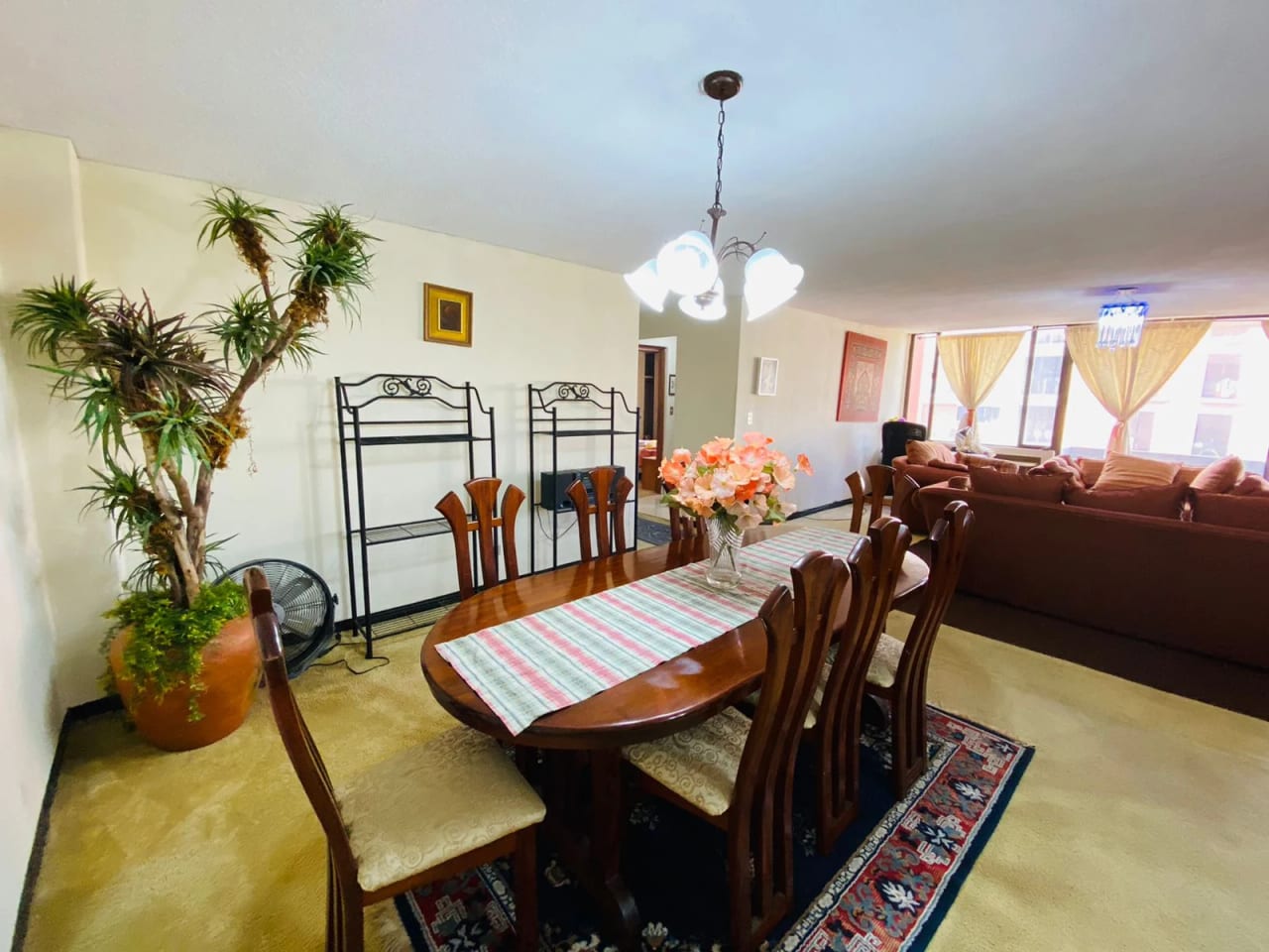 Renta de Apartamento Amueblado en Zona 10 con Todo lo que Necesitas — Apartamento en Alquiler en Zona 10, Guatemala, Ciudad — foto 4 de 14