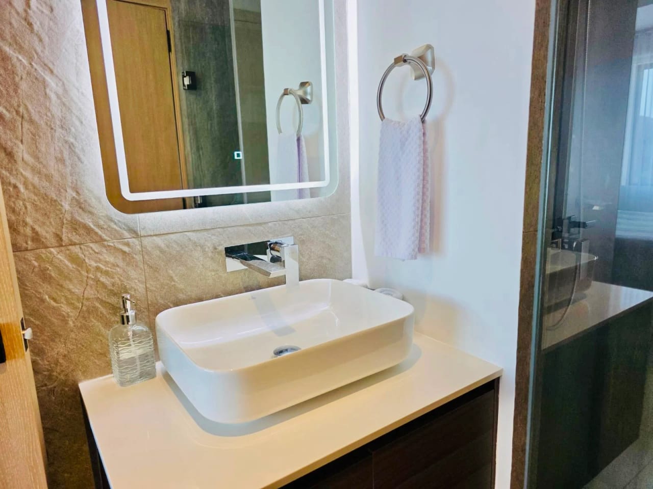 Hermoso apartamento amueblado de 2 dormitorios en zona 10 — Apartamento en Alquiler en Zona 10, Guatemala, Ciudad — foto 9 de 12
