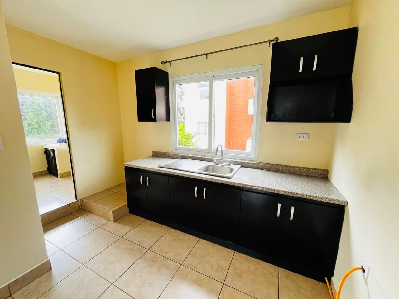 Apartamento de 2 dormitorios con excelente ubicación, entrada a La Olmeca — Apartamento en Alquiler en Carretera a El Salvador, Guatemala, Ciudad — foto 2 de 13