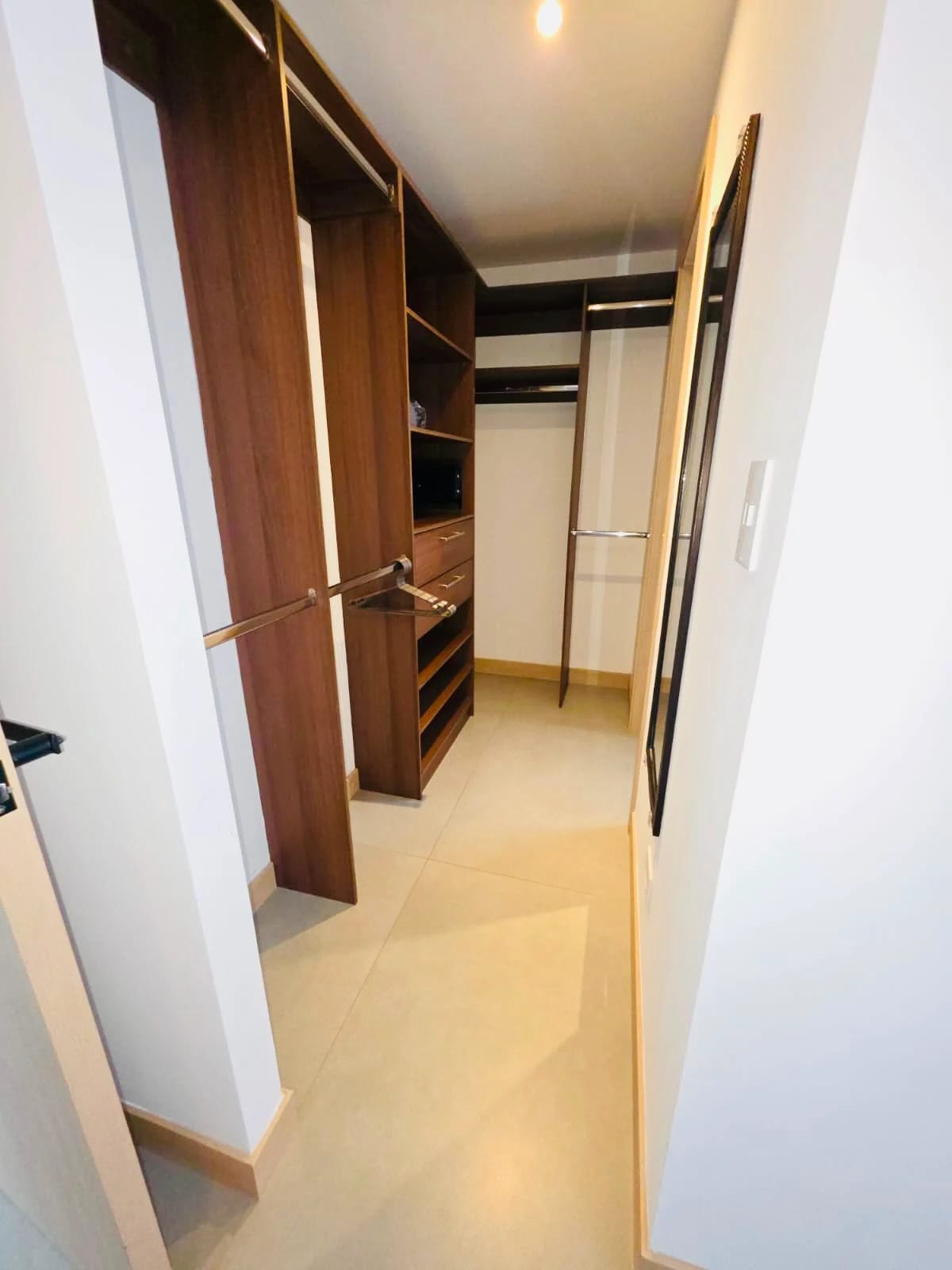 Hermoso Apartamento Amueblado de 2 habitaciones en zona 10 — Apartamento en Alquiler en Zona 10, Guatemala, Ciudad — foto 4 de 12