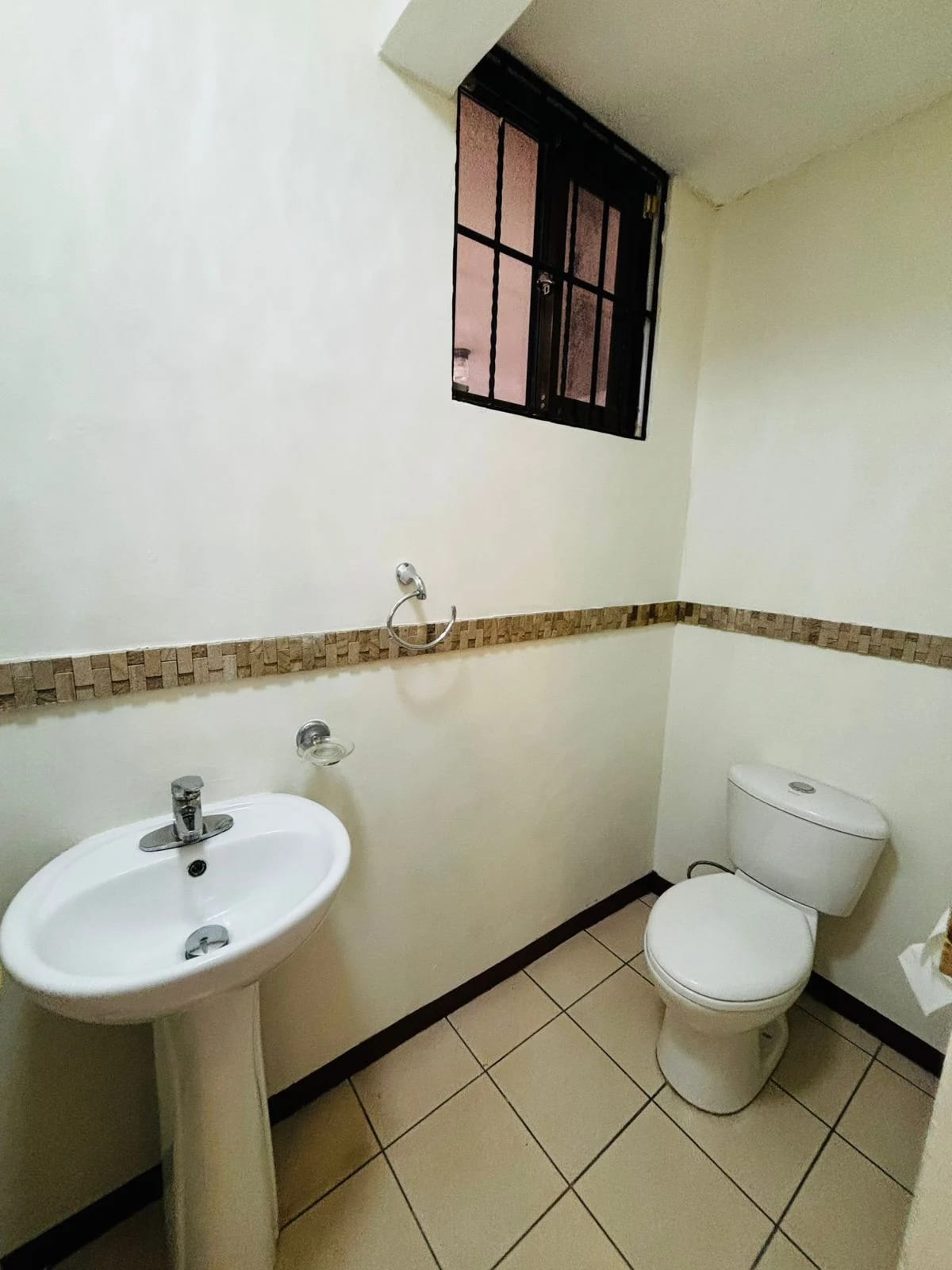 Casa con Jardín, fuera de garita en Km 27 Carretera a El Salvador — Casa en Venta en Carretera a El Salvador, Guatemala, Ciudad — foto 5 de 17