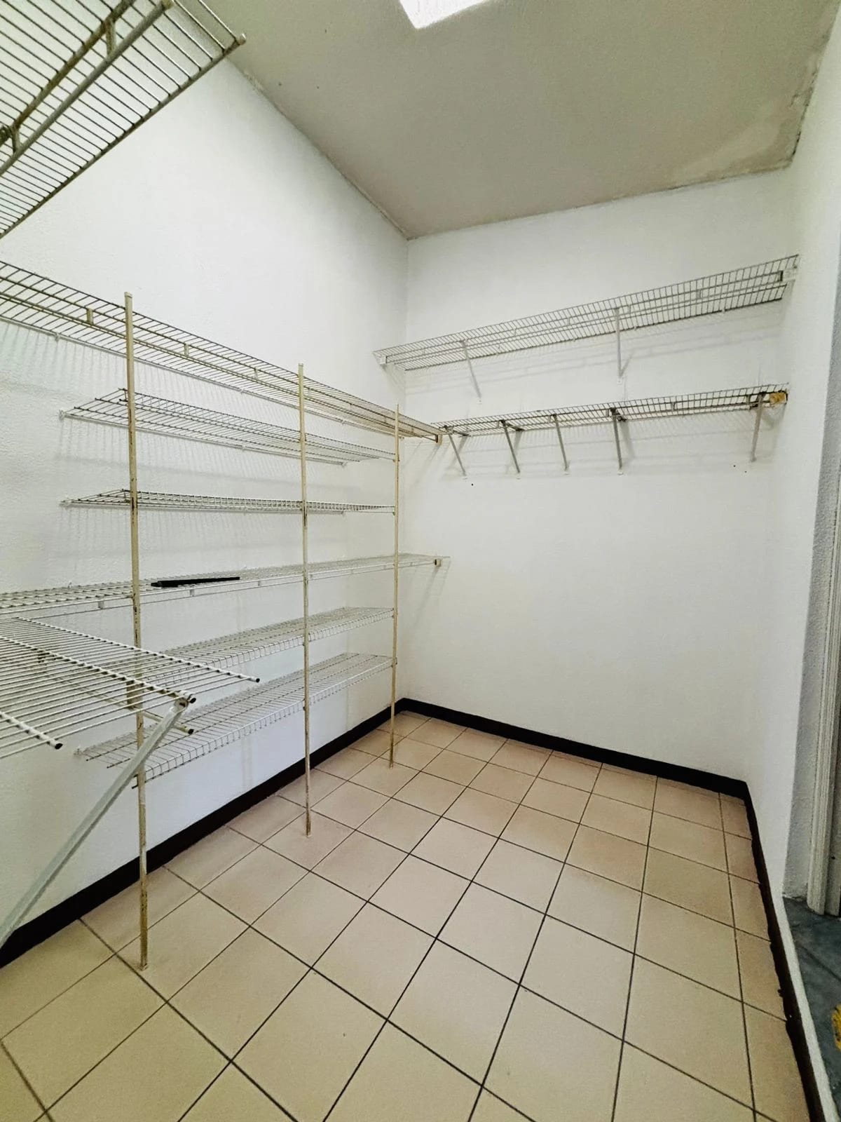Casa con Jardín, fuera de garita en Km 27 Carretera a El Salvador — Casa en Venta en Carretera a El Salvador, Guatemala, Ciudad — foto 15 de 17