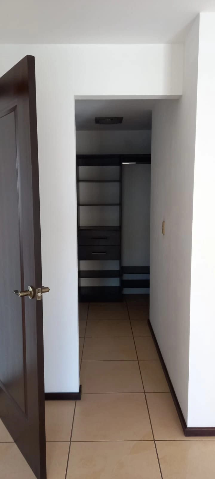 Lindo Apartamento de 1 dormitorio con 75 Mts. en zona 10 — Apartamento en Alquiler en Zona 10, Guatemala, Ciudad — foto 11 de 11