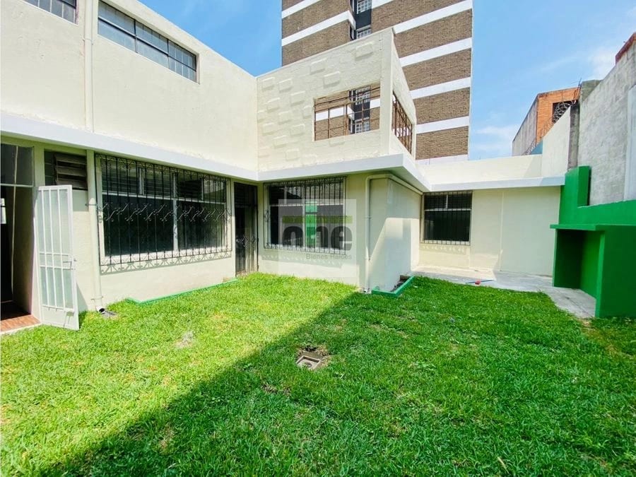 Casa en zona 10 ideal oficinas Fuera de garita cercana a Oakland — Casa en Alquiler en Zona 10, Guatemala, Ciudad — foto 1 de 10