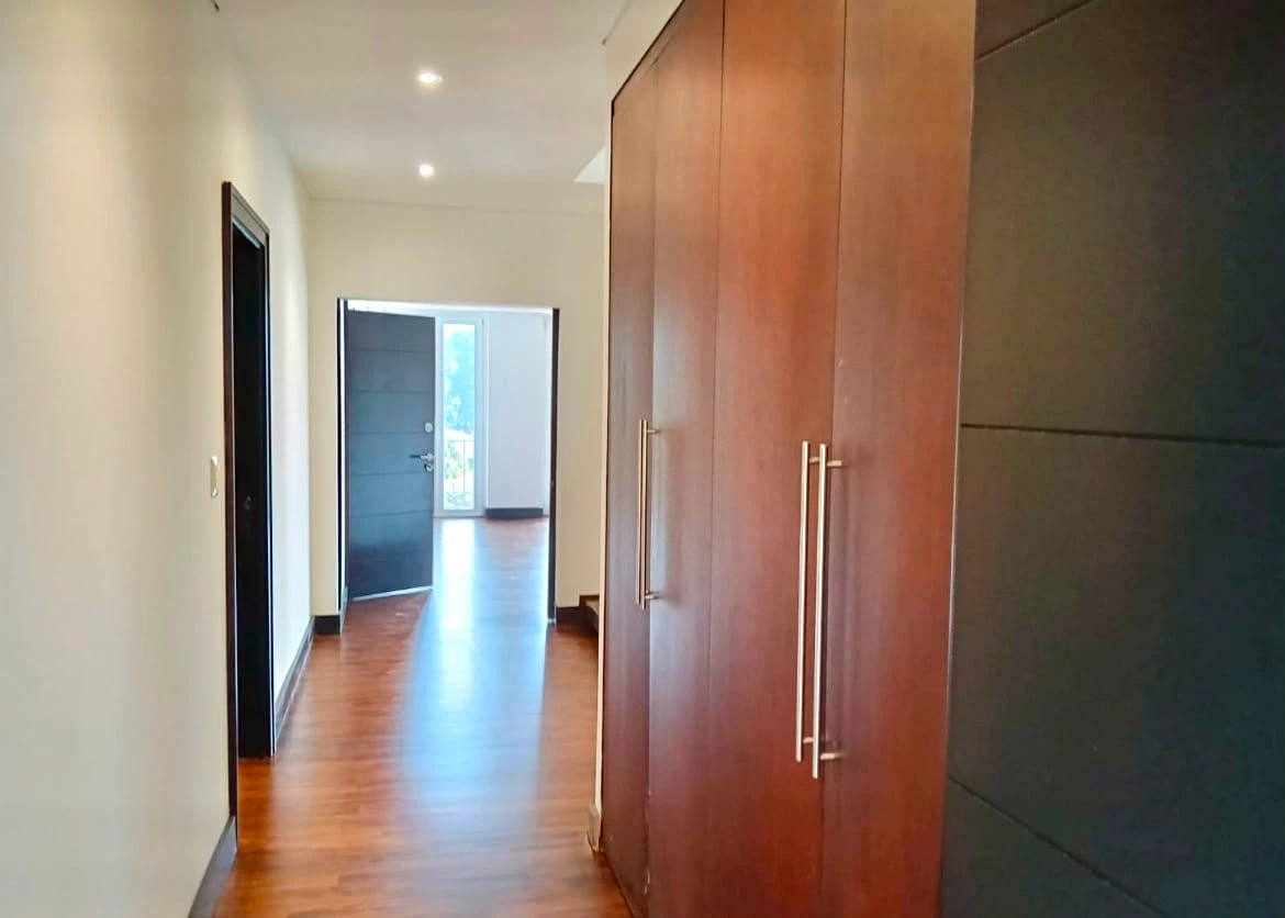 Amplio apartamento de 4 dormitorios en Alquiler en Zona 14 — Apartamento en Alquiler en Zona 14, Guatemala, Ciudad — foto 3 de 10