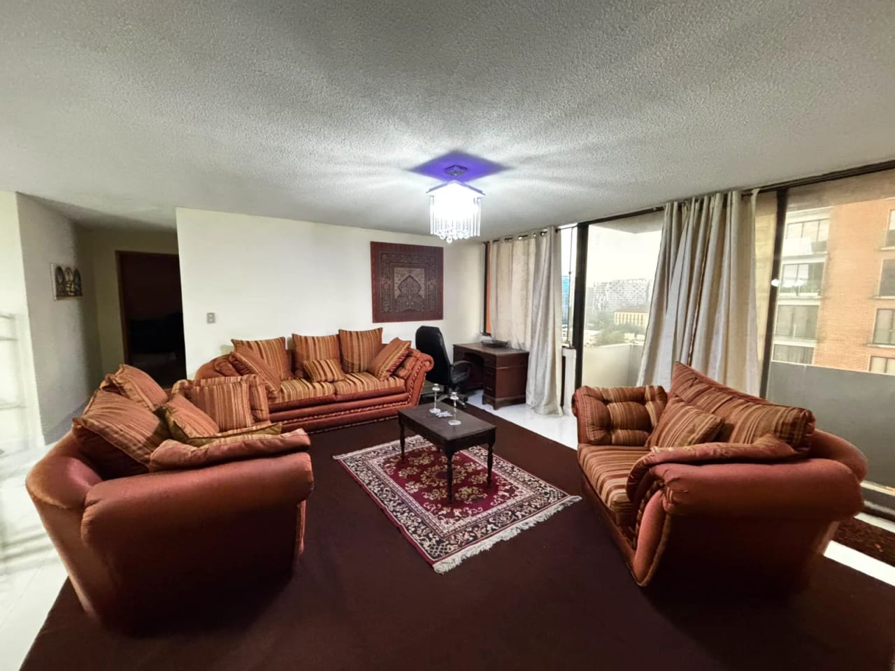 Amplio apartamento en alquiler en Zona 10 — Apartamento en Alquiler en Zona 10, Guatemala, Ciudad — foto 1 de 11