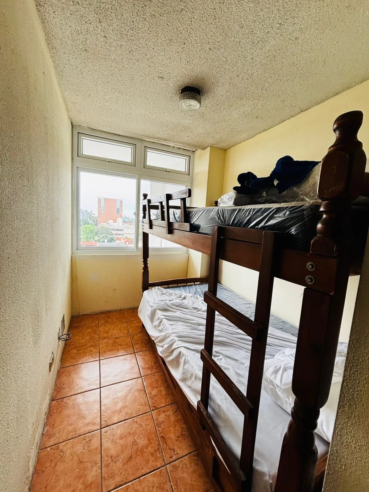 Apartamento de 350 metros en edificio Zona 10 — Apartamento en Alquiler en Zona 10, Guatemala, Ciudad — foto 16 de 17