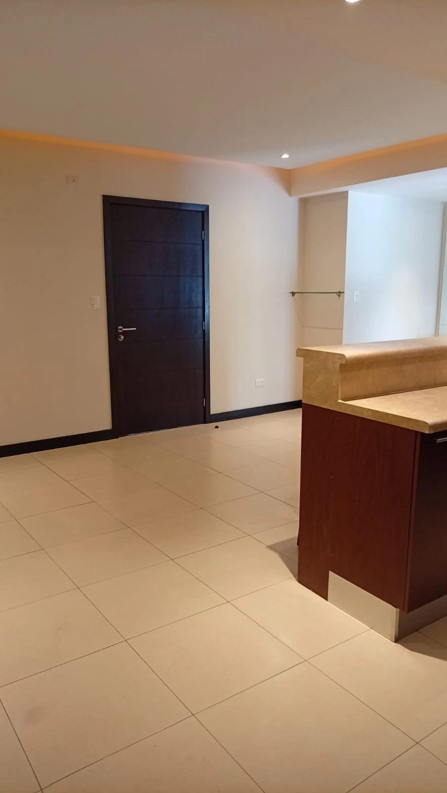 Apartamento de 1 dormitorio con balcón en alquiler en zona 14 — Apartamento en Alquiler en Zona 14, Guatemala, Ciudad — foto 2 de 10