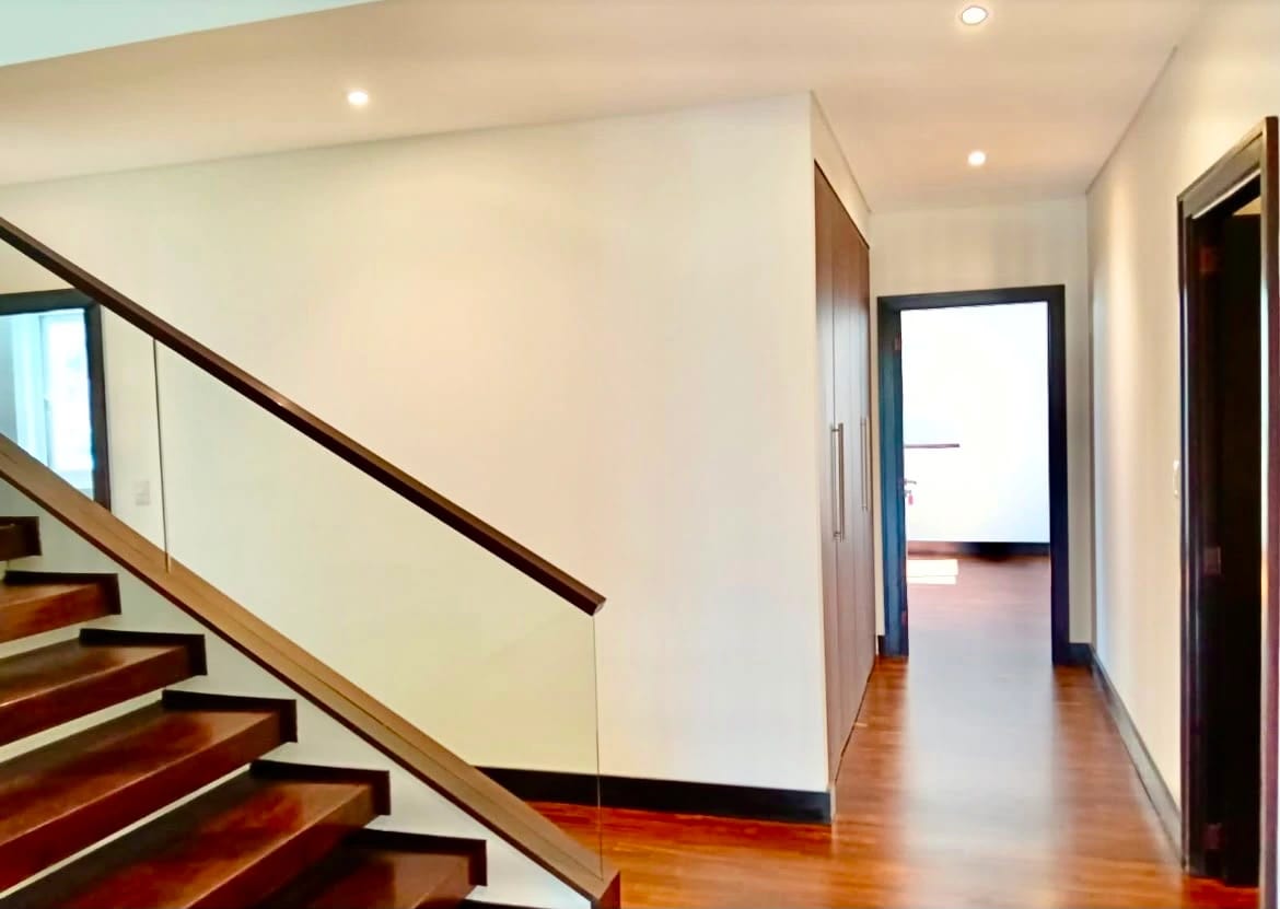 Apartamento de 4 dormitorios de 2 niveles en zona 14 — Apartamento en Alquiler en Zona 14, Guatemala, Ciudad — foto 1 de 8