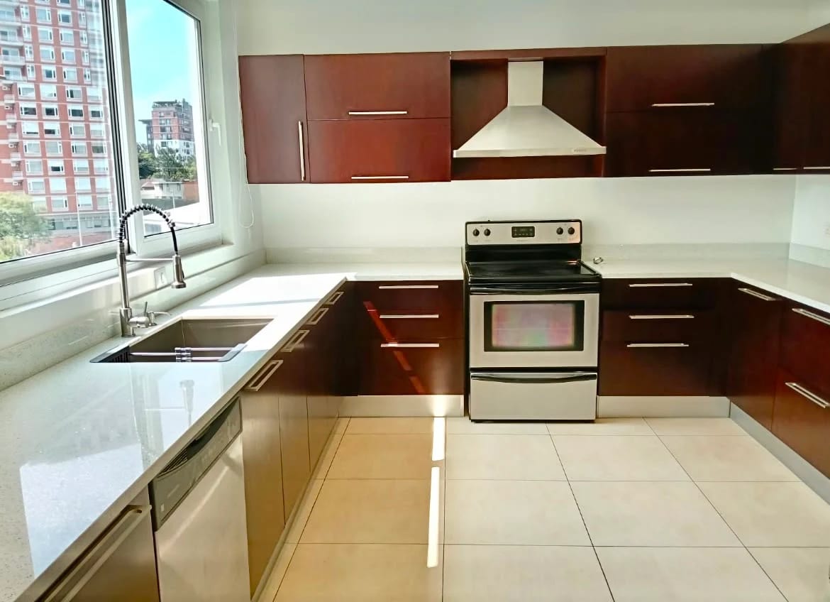 Apartamento de 4 dormitorios de 2 niveles en zona 14 — Apartamento en Alquiler en Zona 14, Guatemala, Ciudad — foto 6 de 8