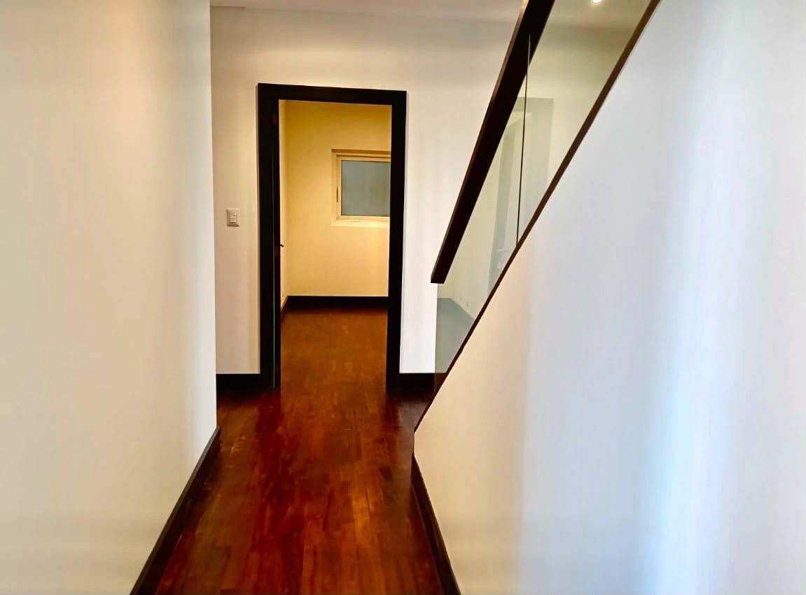 Apartamento de 4 dormitorios de 2 niveles en zona 14 — Apartamento en Alquiler en Zona 14, Guatemala, Ciudad — foto 8 de 8