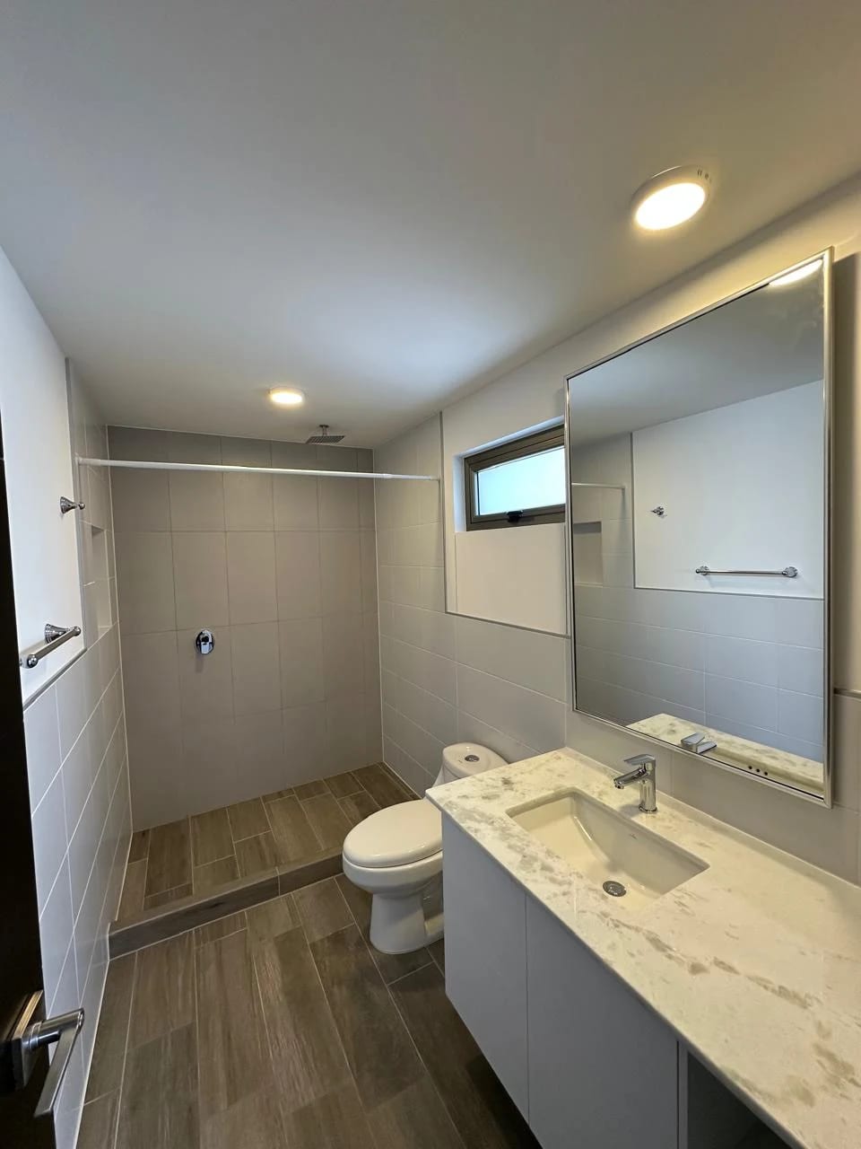 Lindo apartamento con balcón en alquiler en zona 14 La Villa — Apartamento en Alquiler en Zona 14, Guatemala, Ciudad — foto 15 de 16