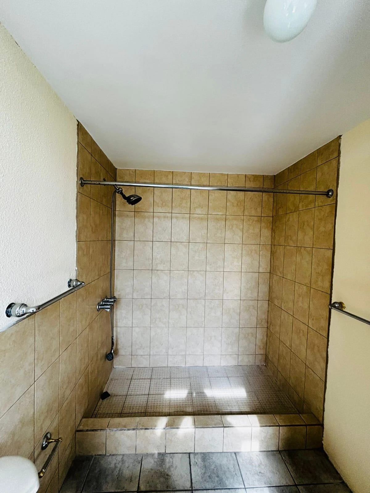 Amplio apartamento de 350 metros en edificio Zona 10 — Apartamento en Alquiler en Zona 10, Guatemala, Ciudad — foto 11 de 17