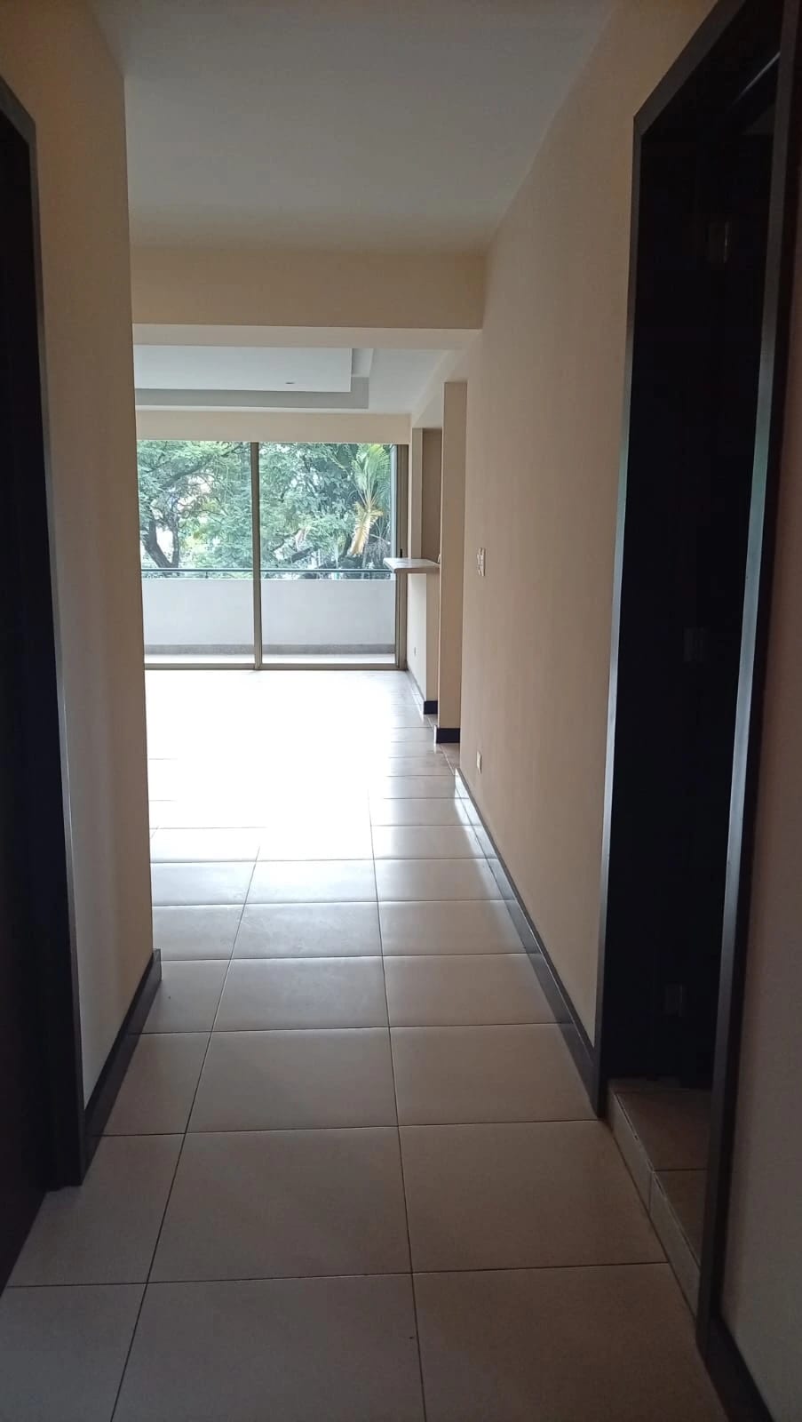 Lindo apartamento con balcón en alquiler en zona 14 — Apartamento en Alquiler en Zona 14, Guatemala, Ciudad — foto 3 de 9