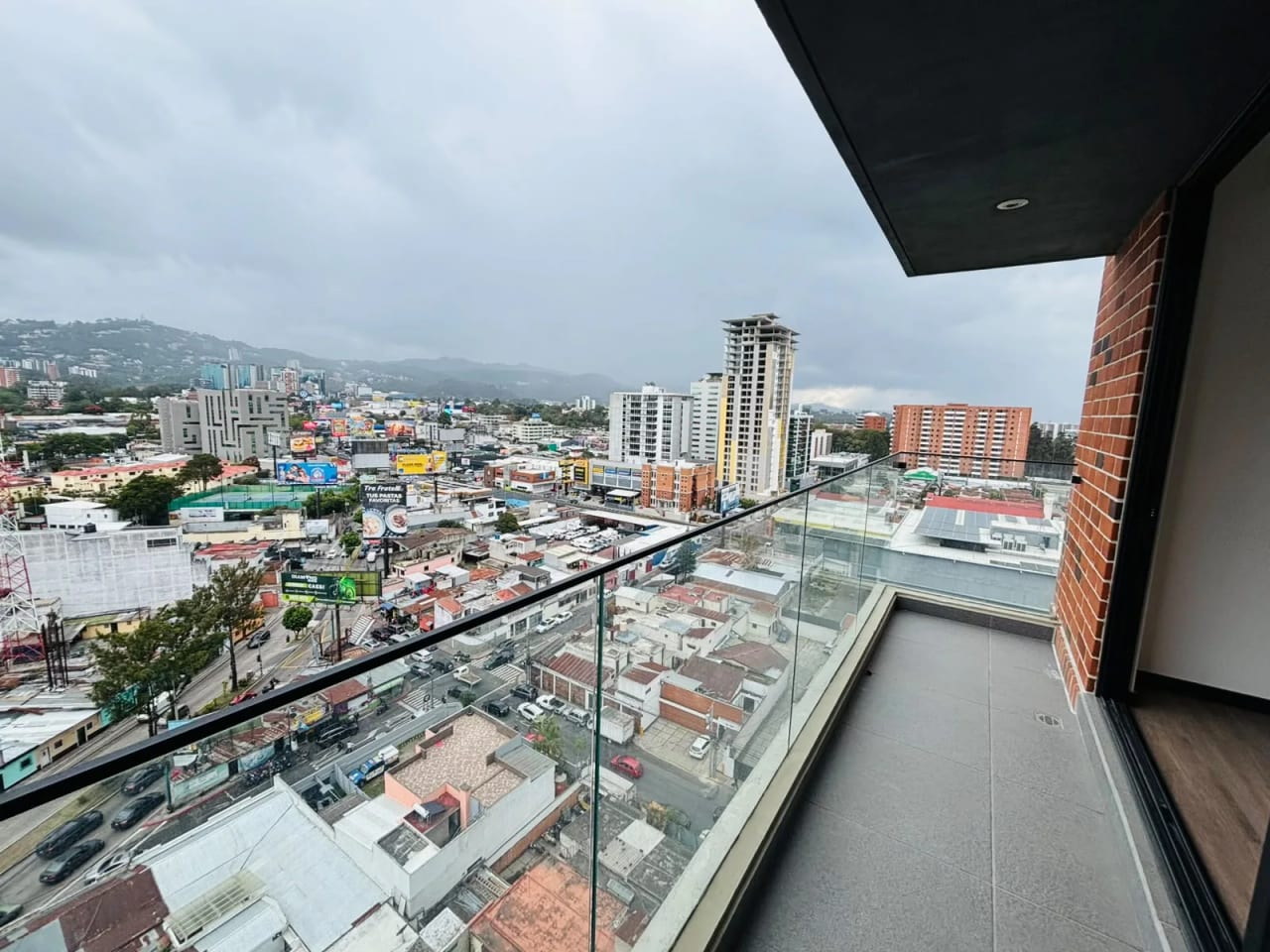Apartamento con buena ubicación en venta en Zona 10 — Apartamento en Venta en Zona 10, Guatemala, Ciudad — foto 1 de 11