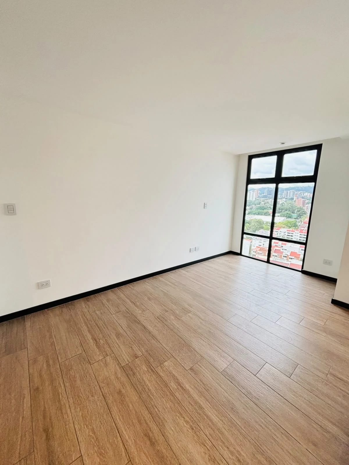 Apartamento con buena ubicación en venta en Zona 10 — Apartamento en Venta en Zona 10, Guatemala, Ciudad — foto 4 de 11
