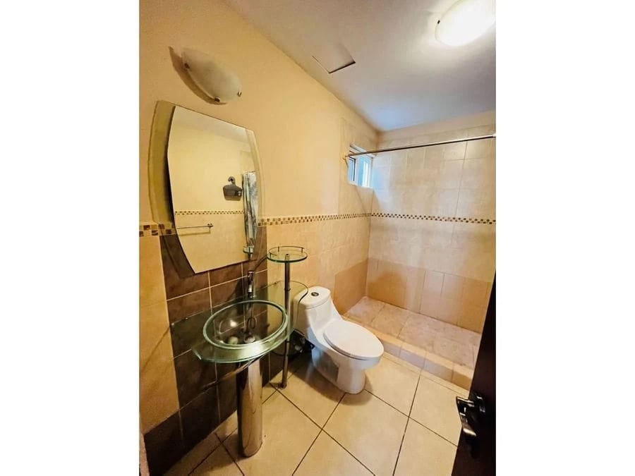 Apartamento con balcón en alquiler en zona 15, Colonia El Maestro — Apartamento en Alquiler en Zona 15, Guatemala, Ciudad — foto 4 de 12