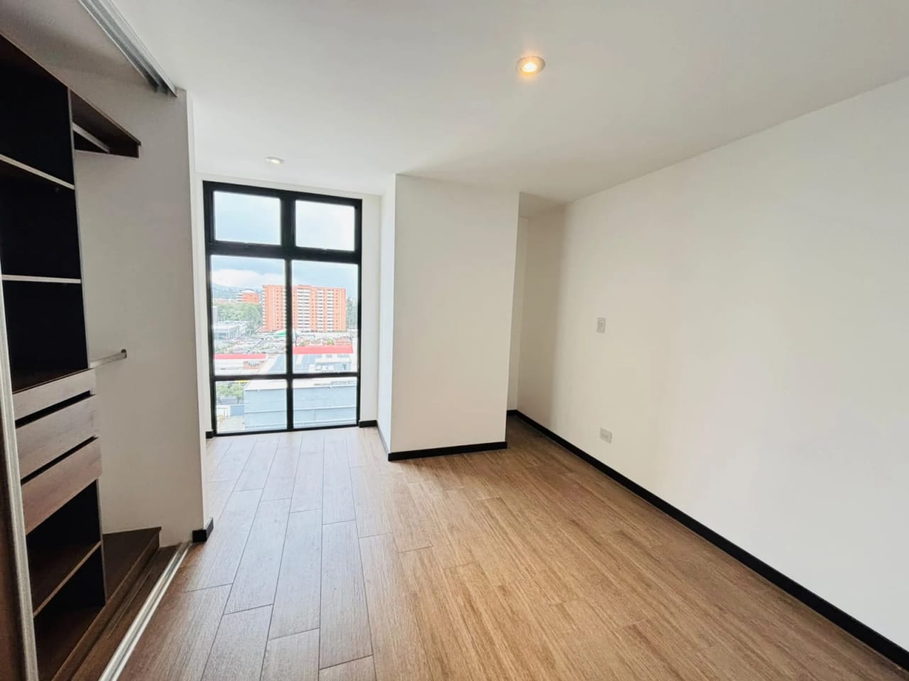 Apartamento excelente ubicación en zona 10 -IQ10 — Apartamento en Venta en Zona 10, Guatemala, Ciudad — foto 8 de 11