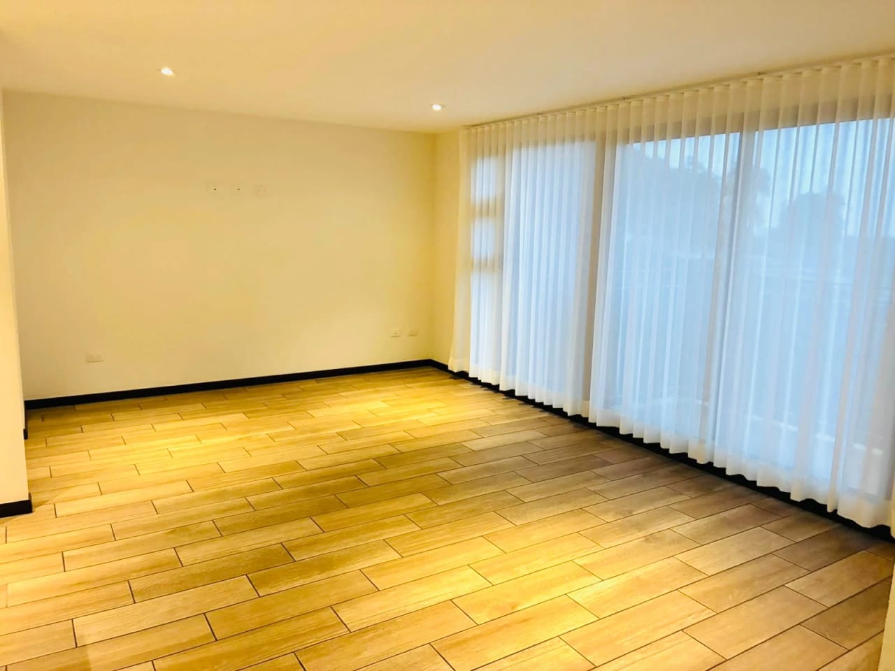 Alquiler Apartamento de 3 dormitorios en zona 16 San Isidro — Apartamento en Alquiler en Zona 16, Guatemala, Ciudad — foto 1 de 11