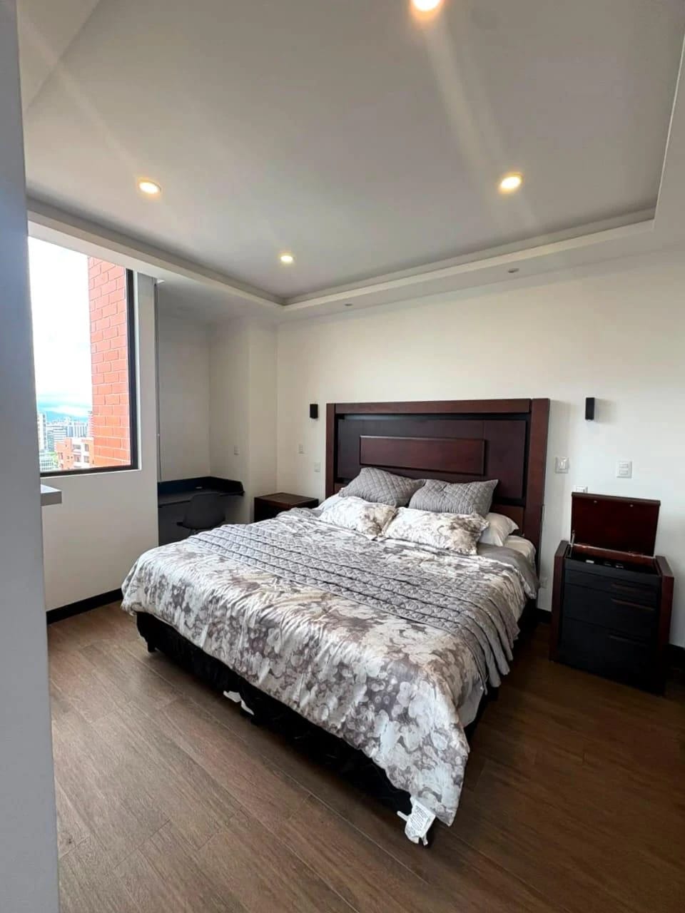 APARTAMENTO AMUEBLADO EN ALQUILER EDIFICIO DIAGOSEIS ZONA 10 — Apartamento en Alquiler en Zona 10, Guatemala, Ciudad — foto 4 de 9