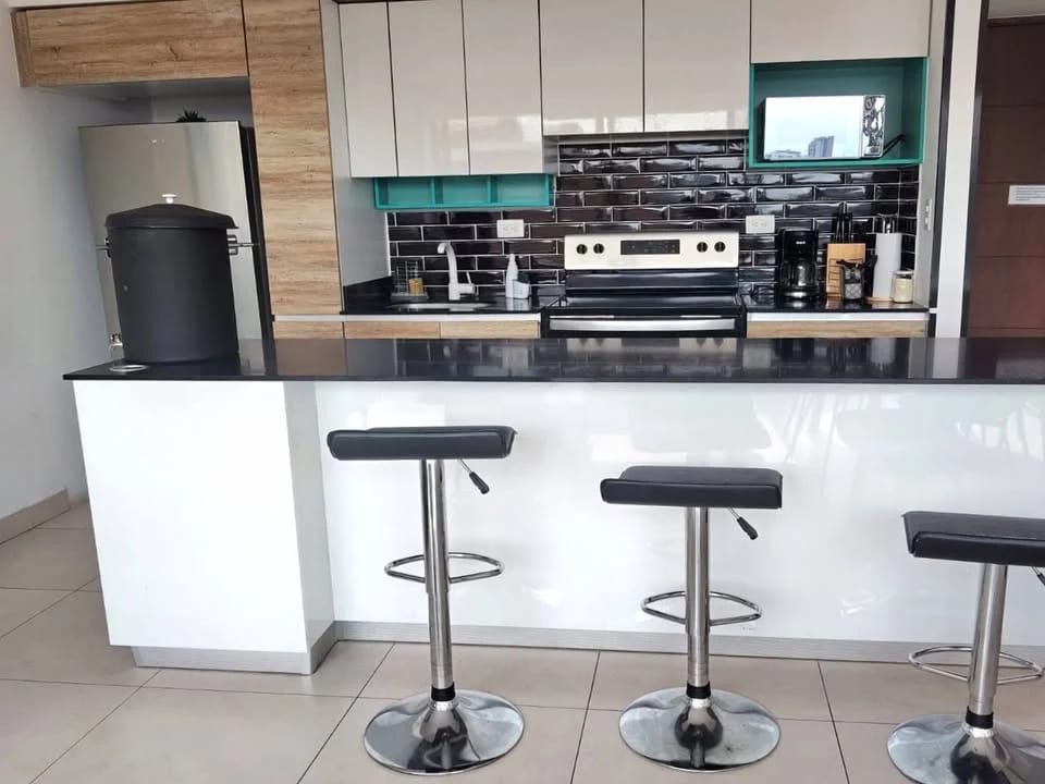 APARTAMENTO AMUEBLADO EN ALQUILER - NIVEL ALTO - EDIFICIO Be14 LA VILLA ZONA 14 — Apartamento en Alquiler en Zona 14, Guatemala, Ciudad — foto 3 de 17