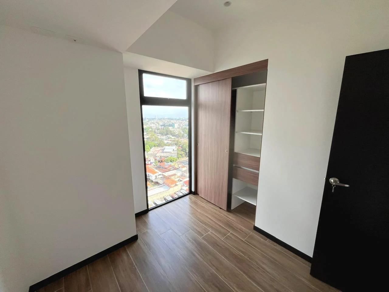 APARTAMENTO EN ALQUILER - NIVEL ALTO - EDIFICIO MARABI MARISCAL ZONA 11 — Apartamento en Alquiler en Zona 11, Guatemala, Ciudad — foto 3 de 17