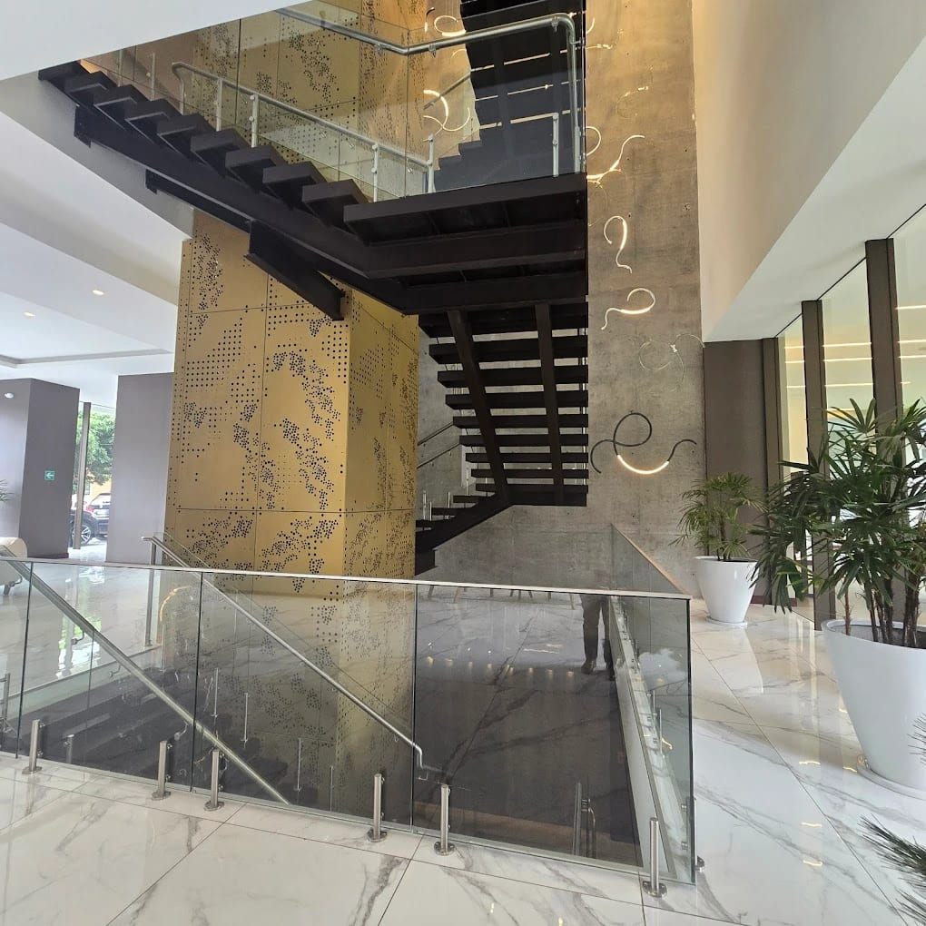 APARTAMENTO EN ALQUILER (MUEBLADO / VENTA EDIFICIO ECHO ZONA 14 — Apartamento en Venta en Zona 14, Guatemala, Ciudad — foto 9 de 17