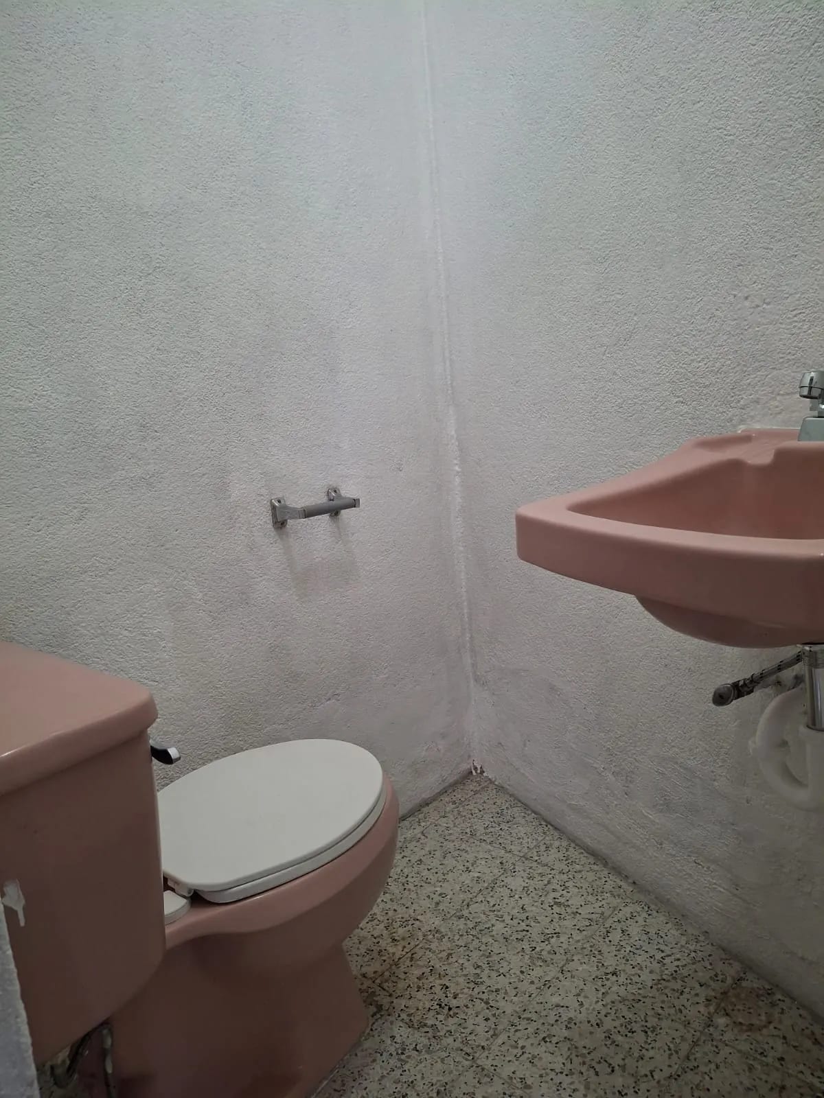 APARTAMENTO DE 2 NIVELES - FUERA DE GARITA - KAMINAL JUYÚ I ZONA 7 — Apartamento en Alquiler en Zona 7, Guatemala, Ciudad — foto 3 de 14