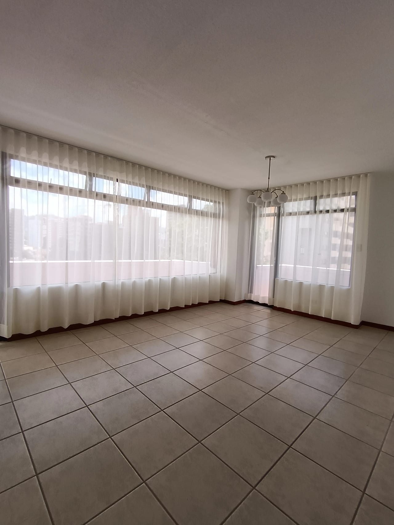 Hermoso Apartamento en Alquiler en Exclusivo Edificio Villalar Zona 10 — Apartamento en Alquiler en Zona 10, Guatemala, Ciudad — foto 4 de 4