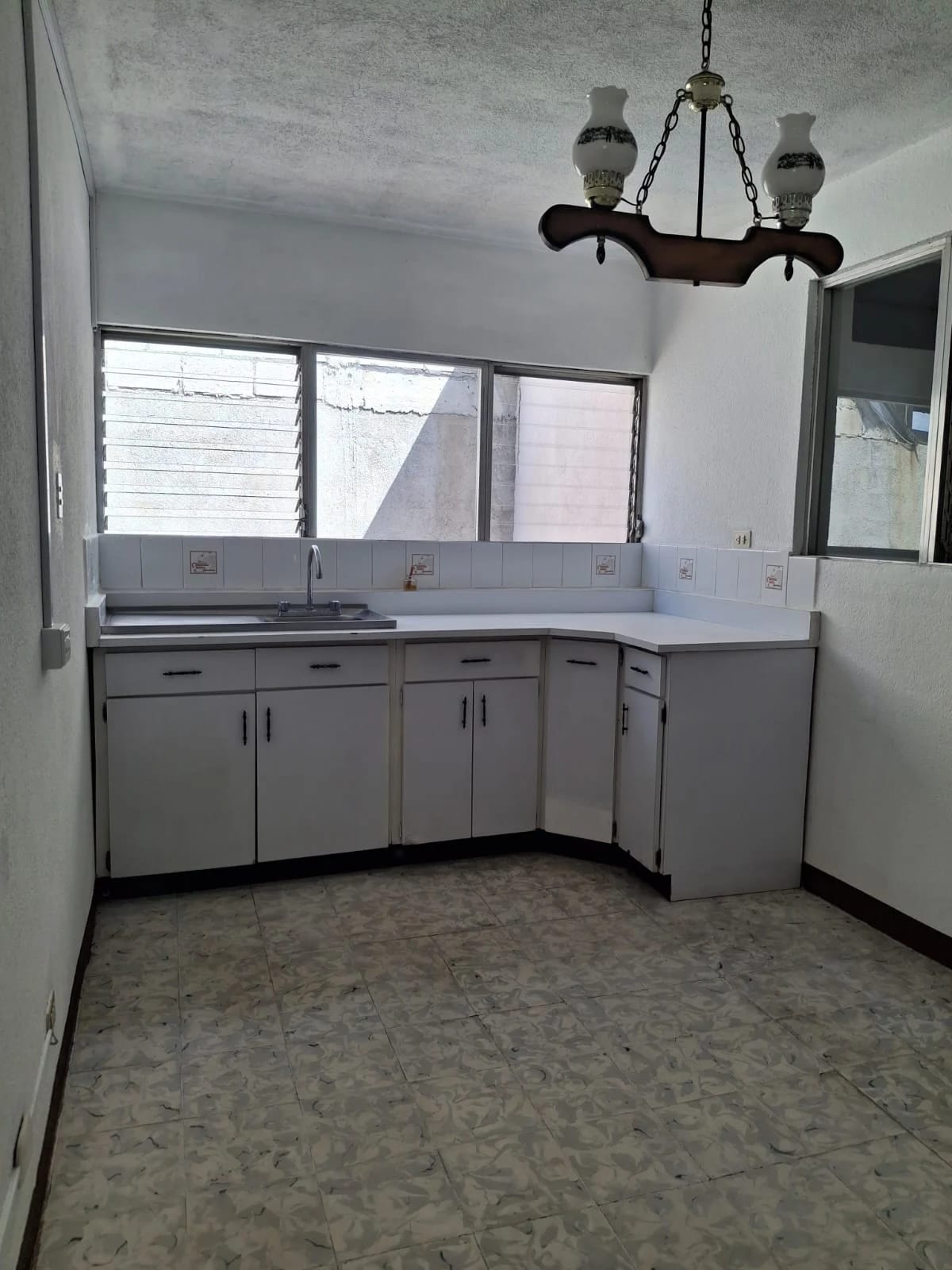Alquiler Apartamento - Fuera de Garita - Kaminal Juyú I Zona 7 — Apartamento en Alquiler en Zona 7, Guatemala, Ciudad — foto 1 de 13