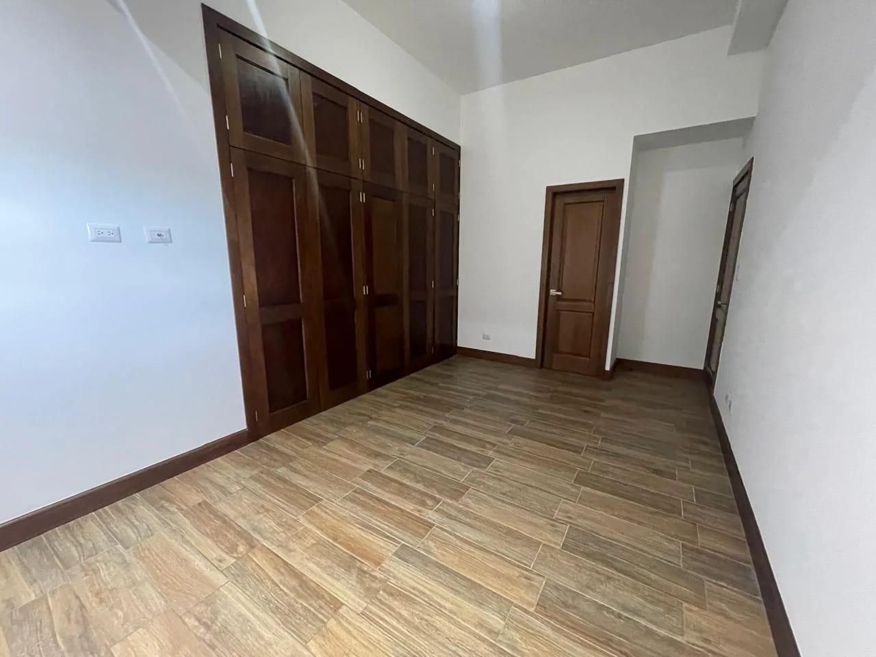 Apartamento en Renta en Zona 10 — Apartamento en Alquiler en Salvattore, Zona 10, Guatemala, Ciudad — foto 1 de 8