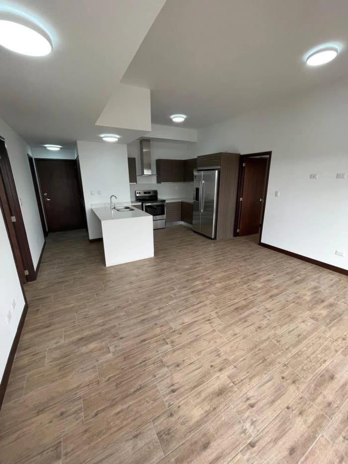 Apartamento en Renta en Zona 10 — Apartamento en Alquiler en Casalini Diagonal 6, Zona 10, Guatemala, Ciudad — foto 1 de 4