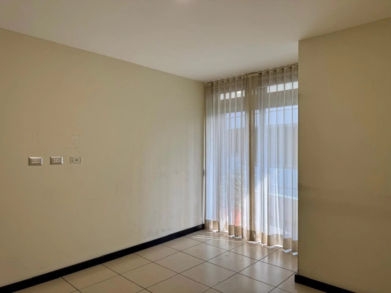 APARTAMENTO EN RENTA EN ZONA 11 EDIFICIO MIRGE — Apartamento en Alquiler en Mirage las charcas, Zona 11, Guatemala, Ciudad — foto 4 de 17