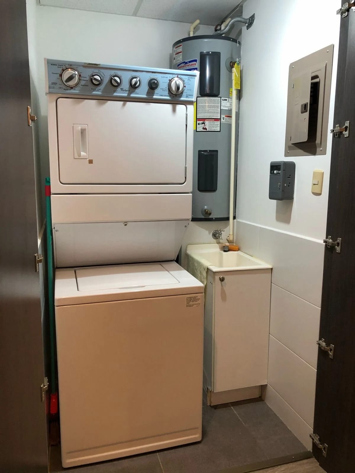 APARTAMENTO EN RENTA EN ZONA 10, EDIFICIO NEO — Apartamento en Alquiler en Neo Apartamentos, Zona 10, Guatemala, Ciudad — foto 8 de 13
