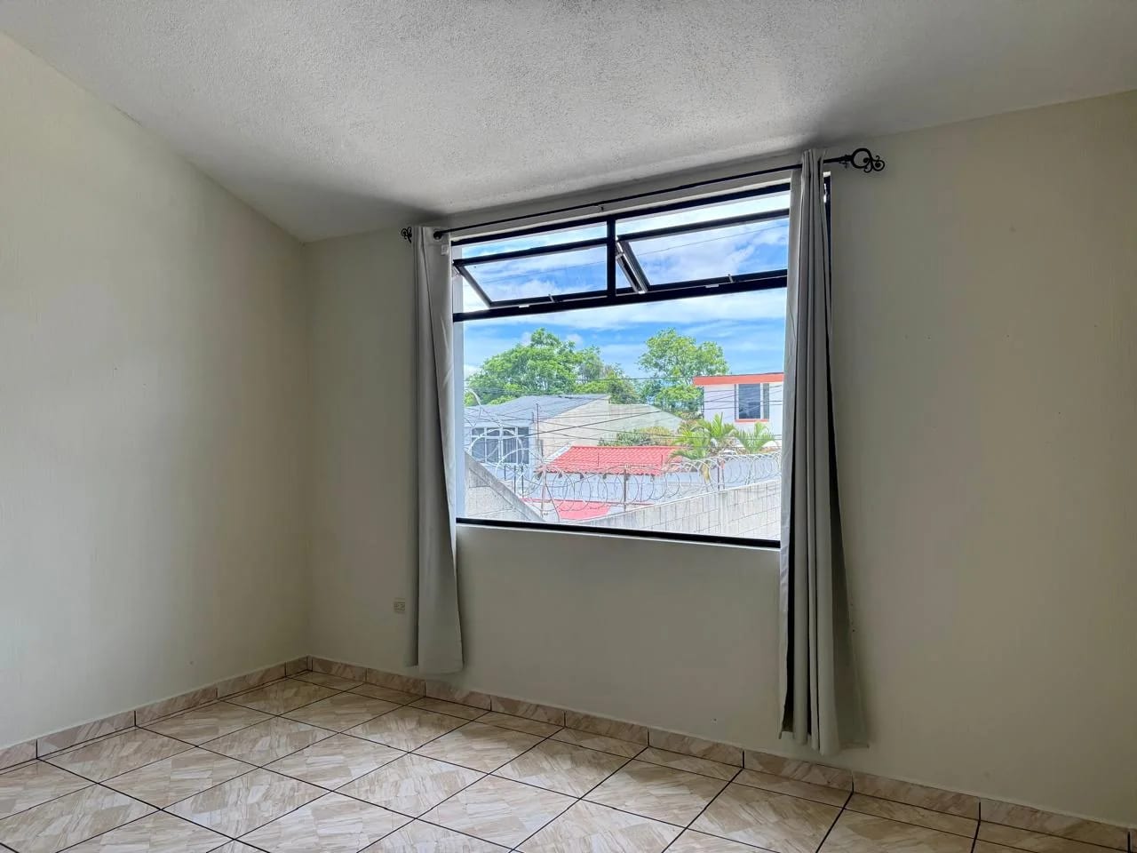 APARTAMENTO EN RENTA EN SAN CRISTOBAL, SECTOR B2 — Apartamento en Alquiler en Zona 8 Mixco, Guatemala, Ciudad — foto 6 de 17