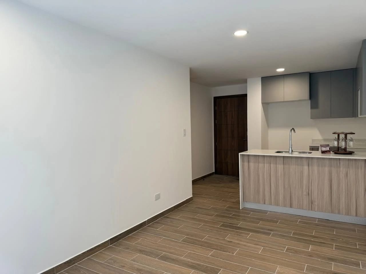 Apartamento en Renta en Parque 14, Zona 14 — Apartamento en Alquiler en Parque 14, Zona 14, Guatemala, Ciudad — foto 3 de 17