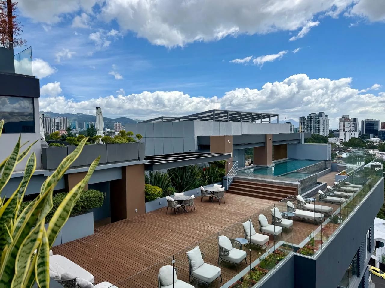 Apartamento Amueblado en Renta en Zona 15, Trivá — Apartamento en Alquiler en Trivá, Zona 15, Guatemala, Ciudad — foto 1 de 17
