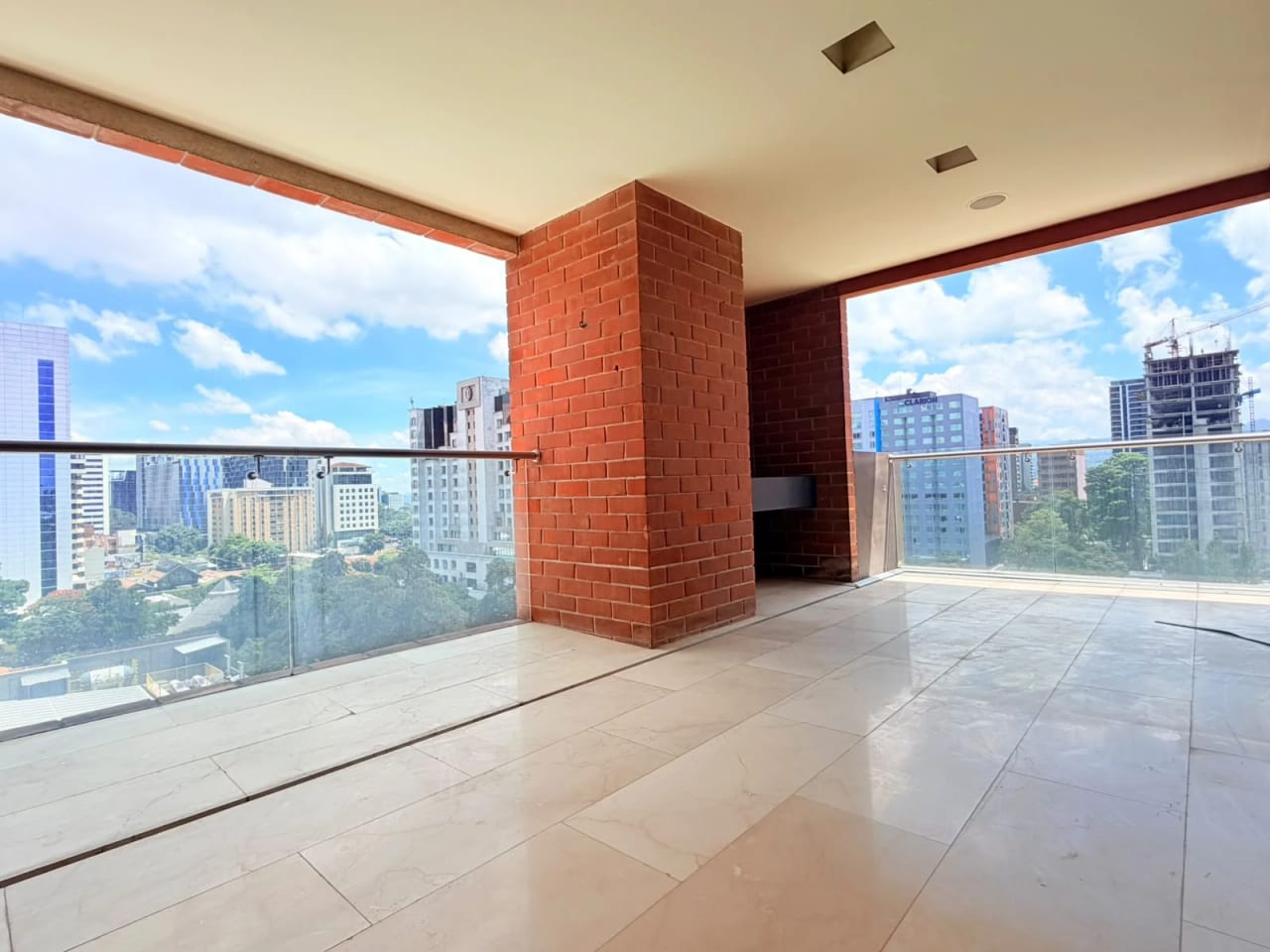 Apartamento en Venta en Zona 10, Terraesperanza — Apartamento en Venta en Terraesperanza, Zona 10, Guatemala, Ciudad — foto 2 de 17