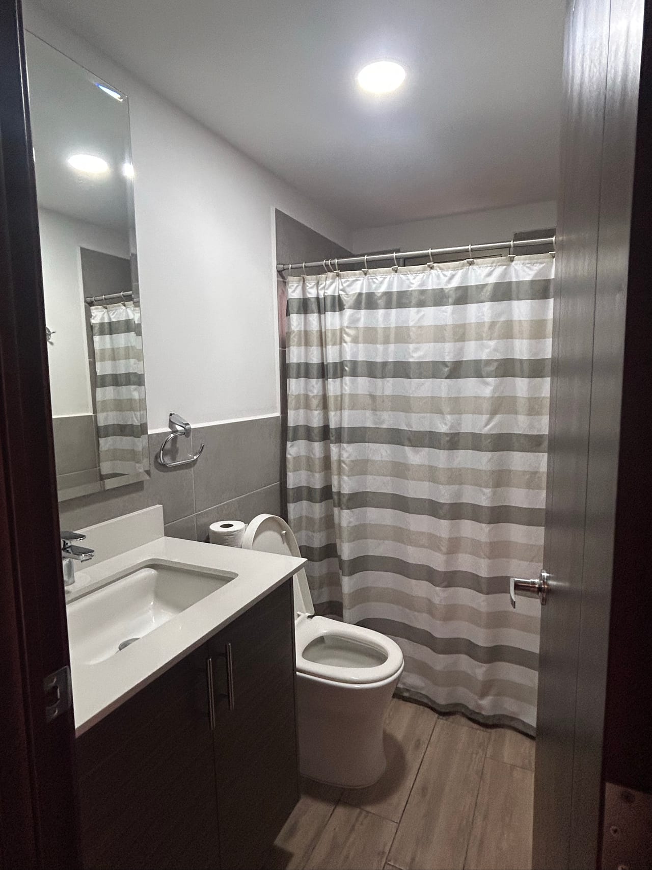 Super ubicado, apartamento en renta en edificio CASALINI — Apartamento en Alquiler en Zona 10, Guatemala, Ciudad — foto 5 de 17