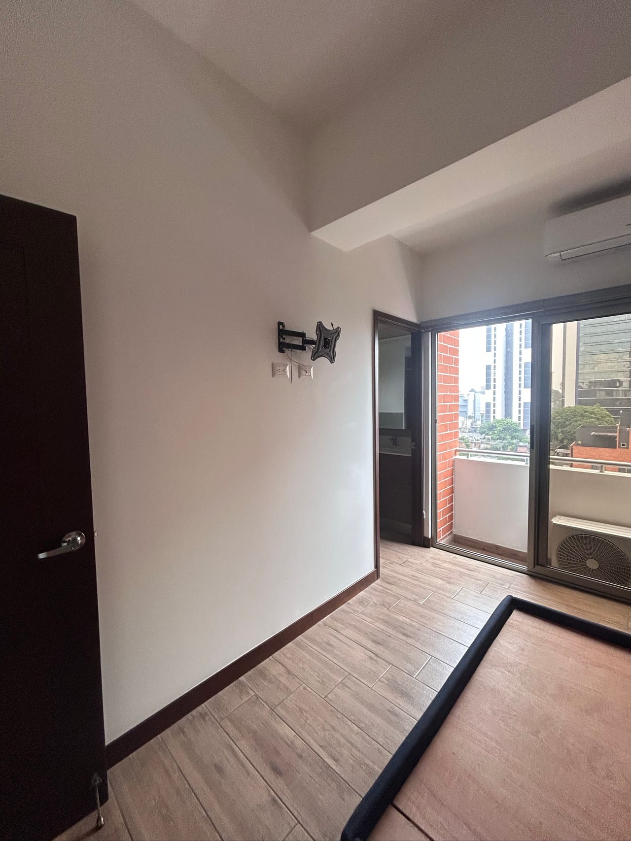 Super ubicado, apartamento en renta en edificio CASALINI — Apartamento en Alquiler en Zona 10, Guatemala, Ciudad — foto 10 de 17