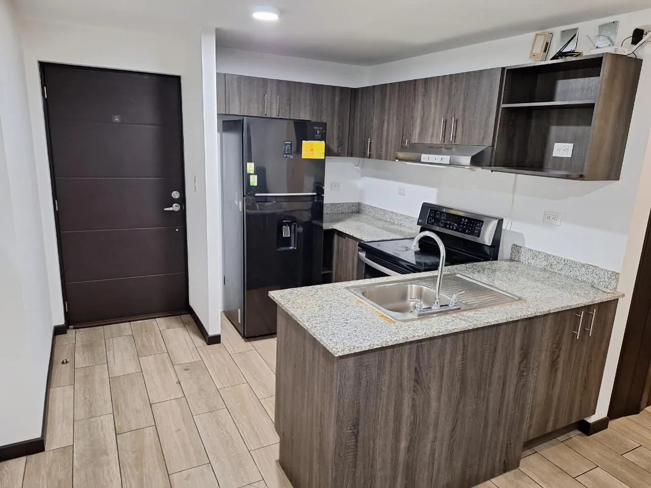 Apartamento en renta, primer nivel con patio! Petápolis z12 — Apartamento en Alquiler en Petápolis, Zona 12, Guatemala, Ciudad — foto 2 de 14