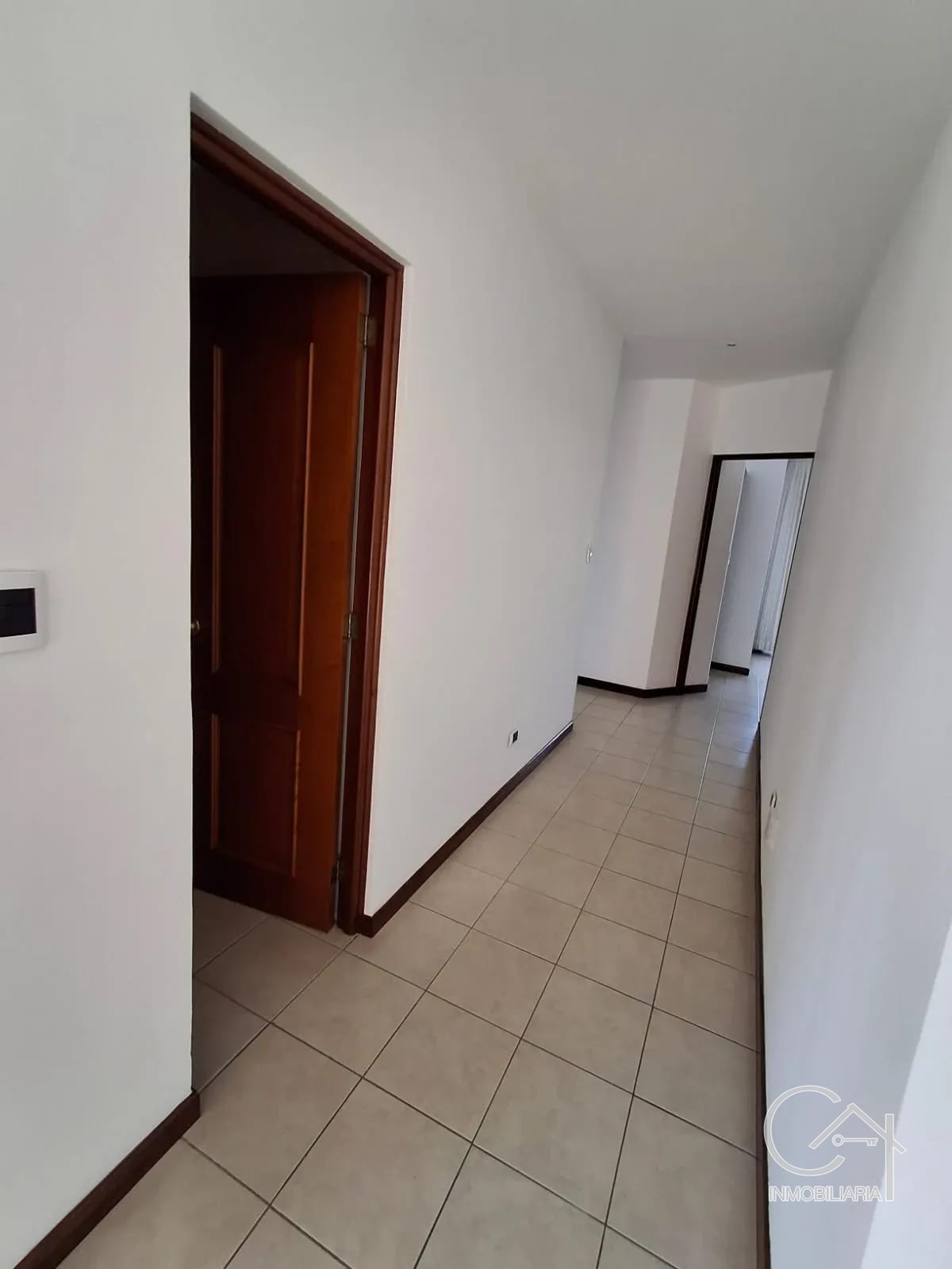 Amplio apartamento en renta, El Robledal zona 15 — Apartamento en Alquiler en Zona 15, Guatemala, Ciudad — foto 2 de 8