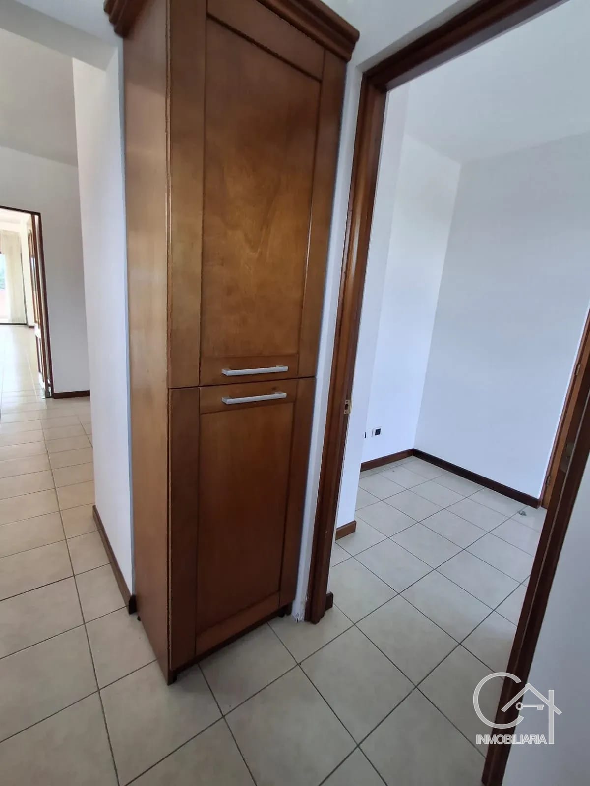 Amplio apartamento en renta, El Robledal zona 15 — Apartamento en Alquiler en Zona 15, Guatemala, Ciudad — foto 4 de 8