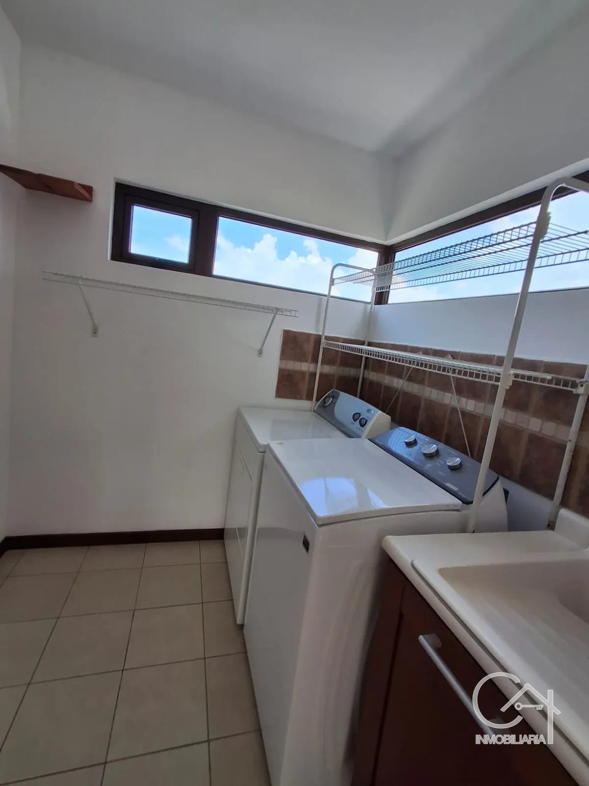 Amplio apartamento en renta, El Robledal zona 15 — Apartamento en Alquiler en Zona 15, Guatemala, Ciudad — foto 5 de 8