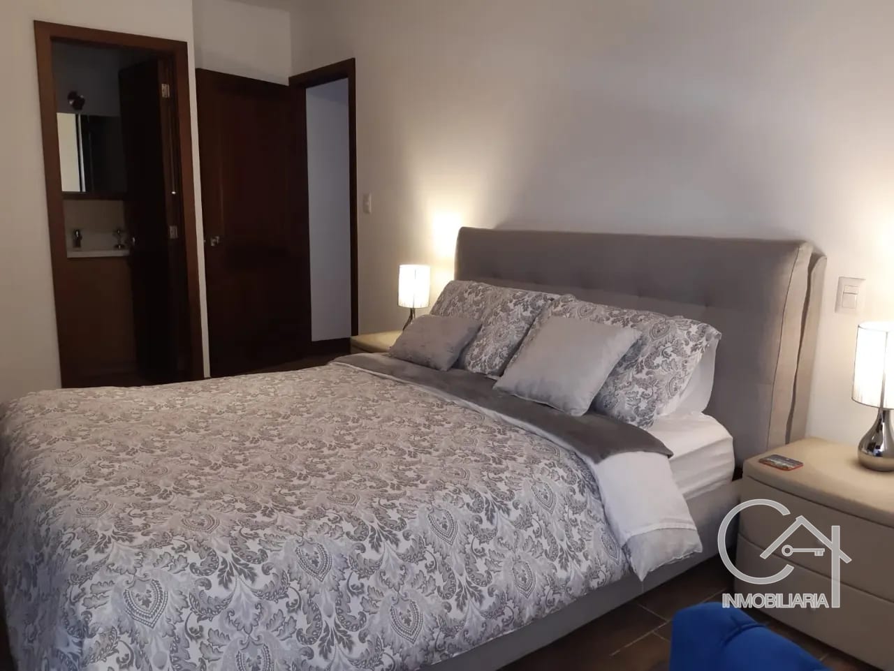 Salvattore, zona 10. Apartamento en renta — Apartamento en Alquiler en Zona 10, Guatemala, Ciudad — foto 1 de 6