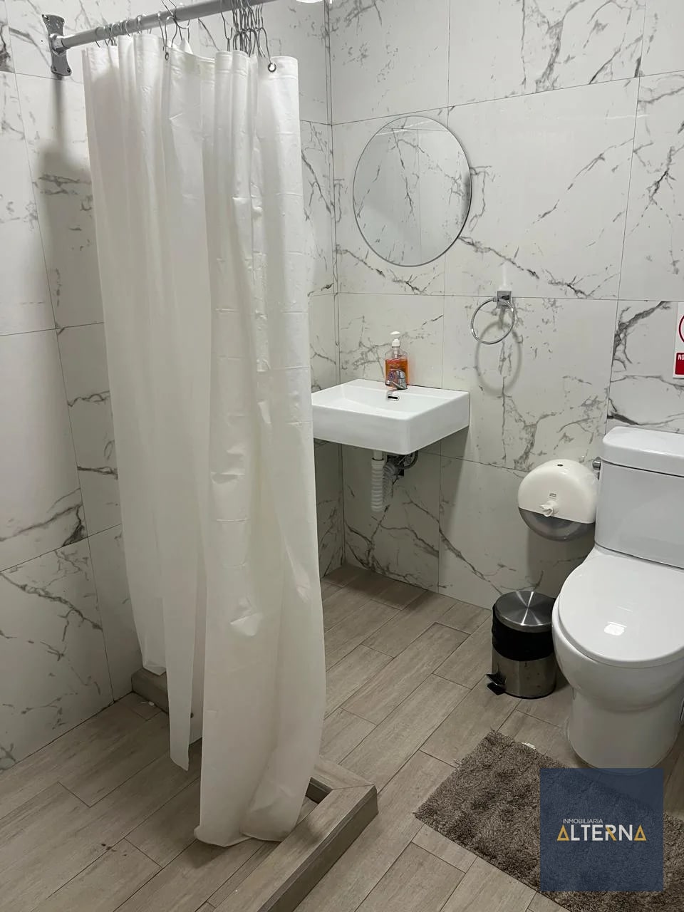 Aparta-estudio Amueblado en Renta en Zona 10 — Apartamento en Alquiler en Zona 10, Guatemala, Ciudad — foto 1 de 4